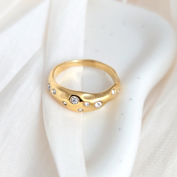 NEW Gold Spaced Diamond Ring - Picture 4 of 9